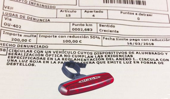 Multado en bici porque su luz trasera era intermitente