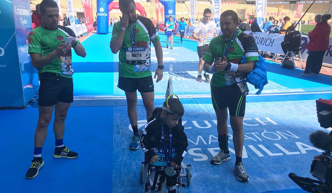 Cuando la meta es la vida: los momentos más emocionantes del Zurich Maratón Sevilla