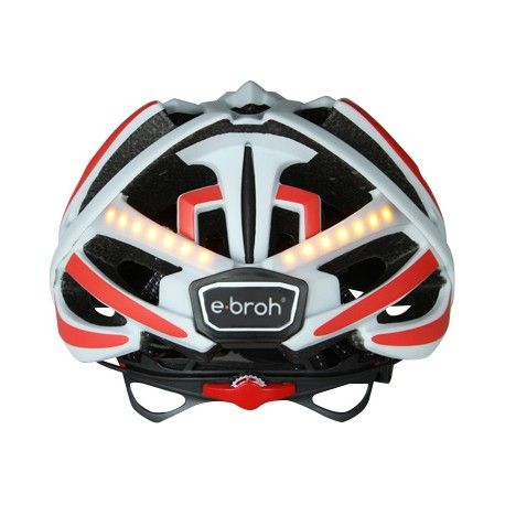 El casco de bici con intermitentes