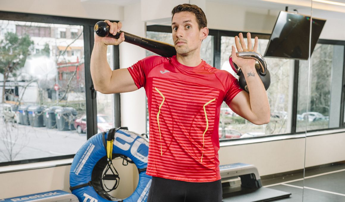 Aprende a entrenar con pesas rusas y clubbells