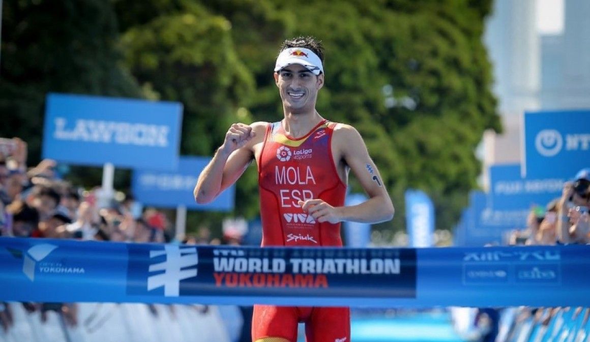 Mario Mola vuelve a lo más alto del podio en las Series Mundiales de triatlón