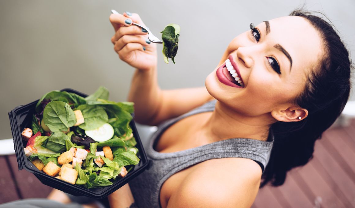 Algunos gestos pueden convertir tu comida saludable casi en comida basura, ¡aprende a identificarlos!