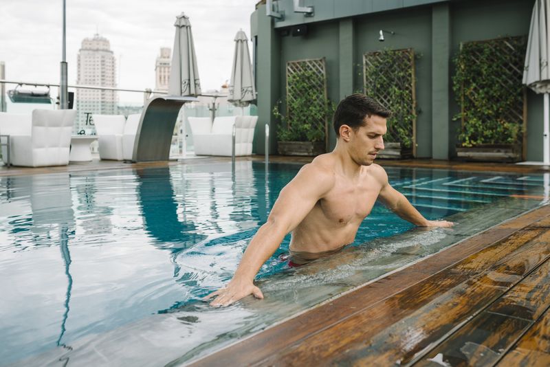 Entrena tu core,  ¡también en la piscina!