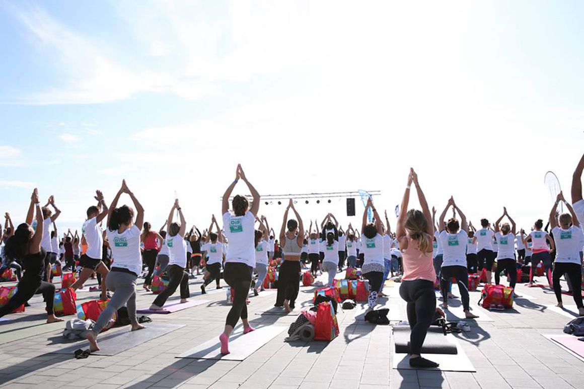 1.000 yoguis se dan cita mañana en el Yoga Day by DiR a favor de la Fundació Pere Tarrés