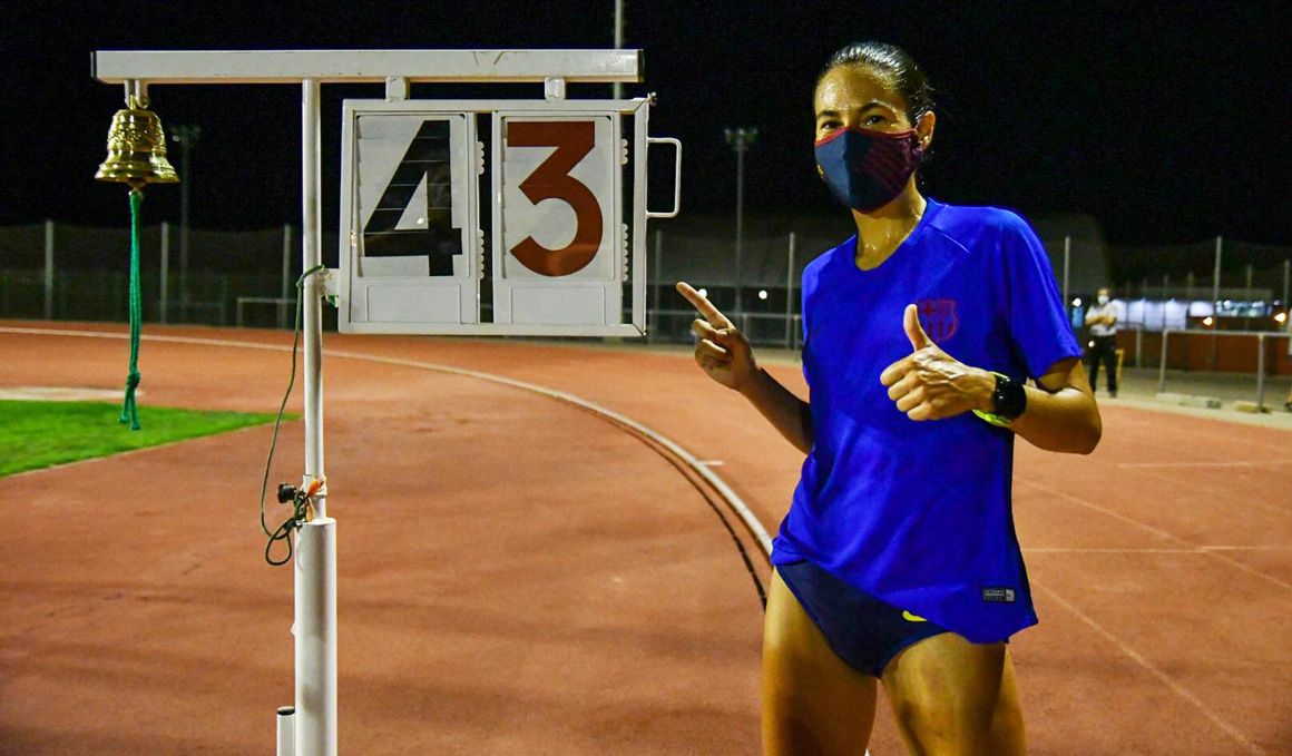 ¿Cuántas vueltas a una pista de 400 metros haces en una hora?