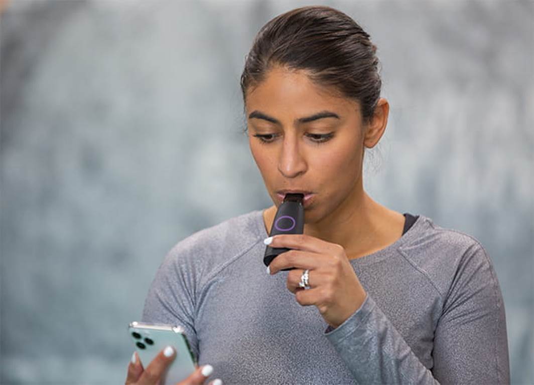El aparato que mide tu metabolismo con sólo soplar