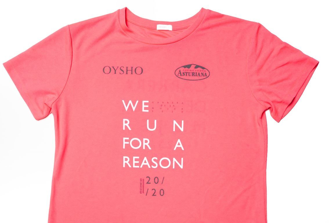 Esta es la camiseta que te enviamos a casa con tu inscripción de la Carrera de la Mujer