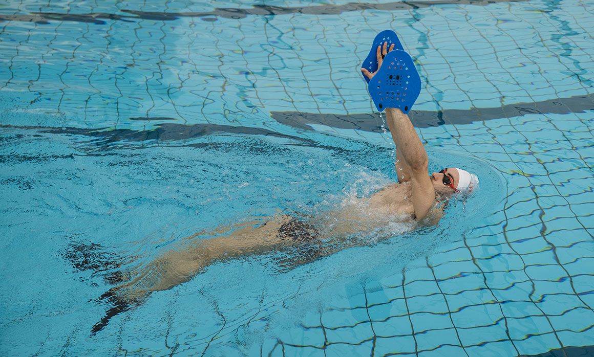 Las ventajas de entrenar con Palas de Natación! 