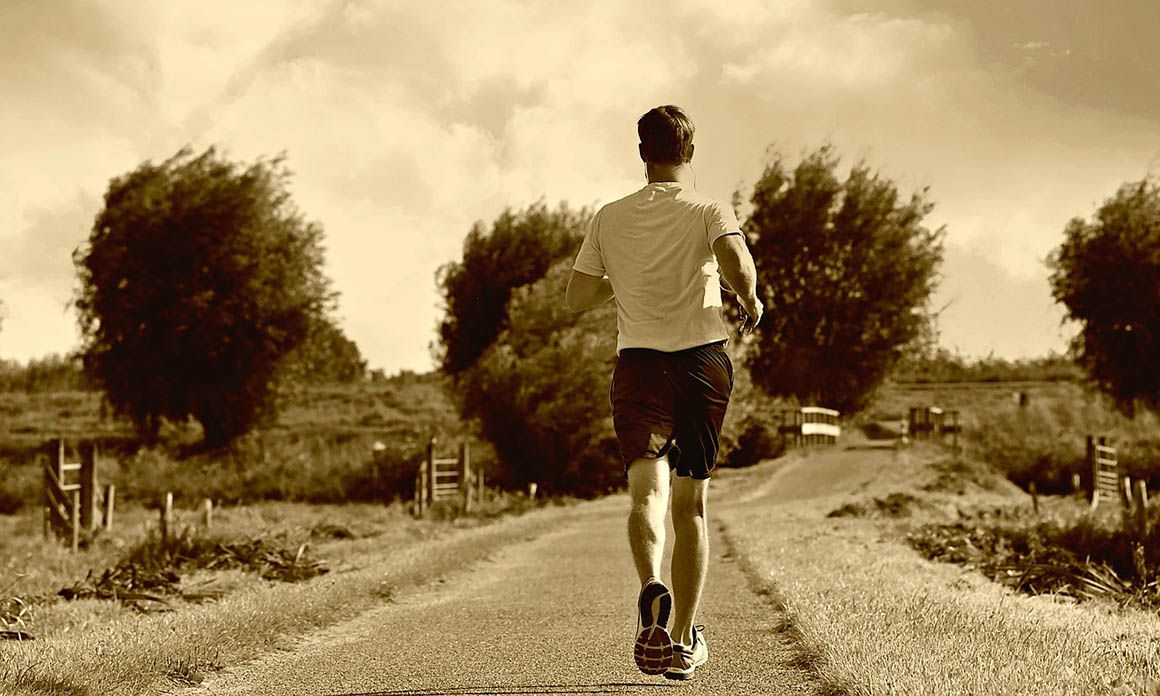Corredor, entrena fuerza y técnica de carrera con estas sesiones