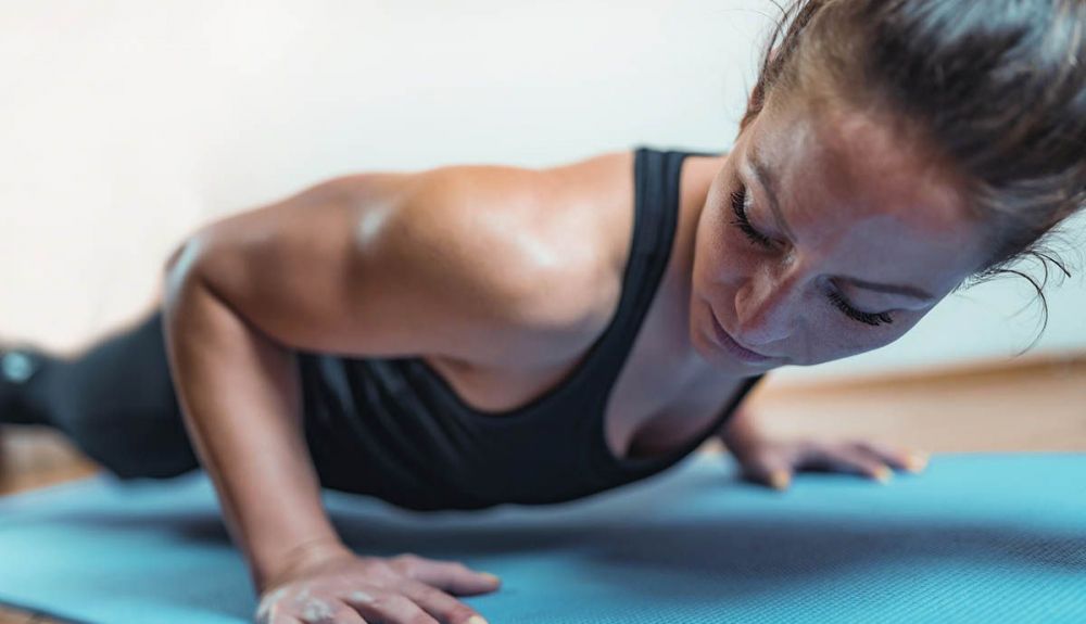 hiit mujer fondos iStock 1167927761 hiit mujer fondos iStock 1167927761