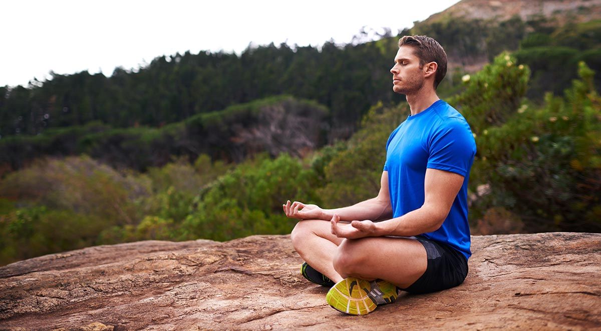 meditacion yoga respirar iStock 479903682