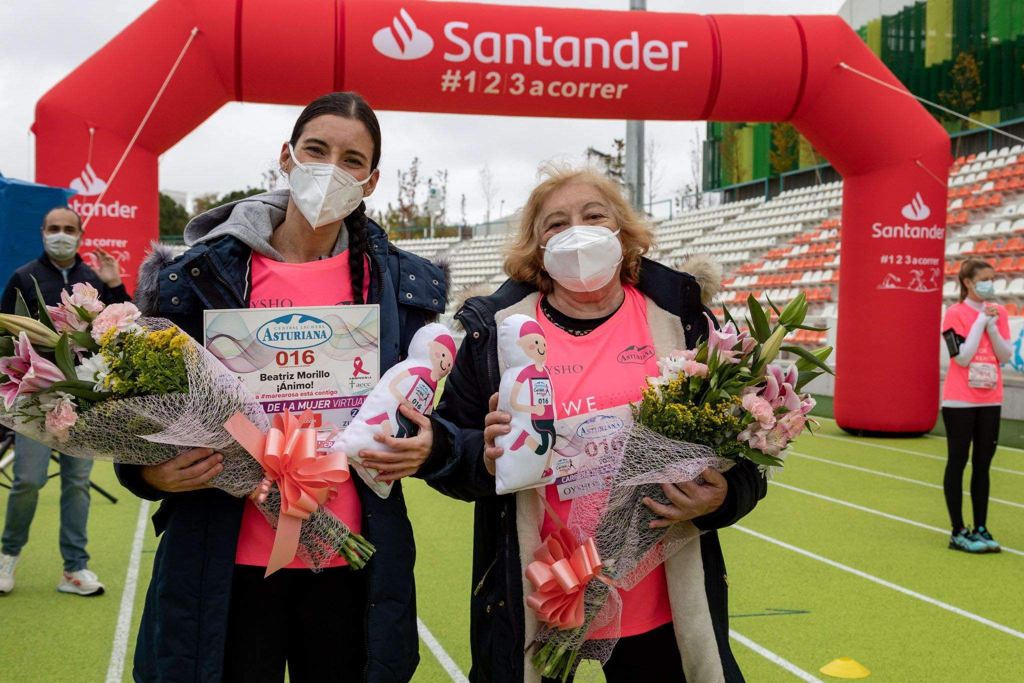 Beatriz Morillo junto a su madre