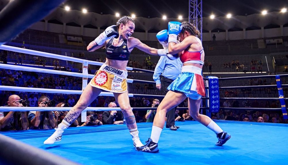 Joana Pastrana en uno de sus combates