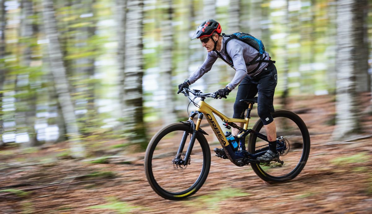 Las sensaciones son idénticas a las de una bici sin asistencia...hasta que la necesitas (Foto: @Jeremie Reuiller) Las sensaciones son idénticas a las de una bici sin asistencia...hasta que la necesitas (Foto: @Jeremie Reuiller)