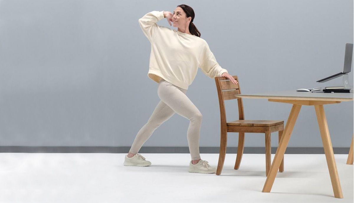 Te bastará con una silla para seguir las rutinas del Mobility Challenge de Isa del Barrio con Oysho. Te bastará con una silla para seguir las rutinas del Mobility Challenge de Isa del Barrio con Oysho.