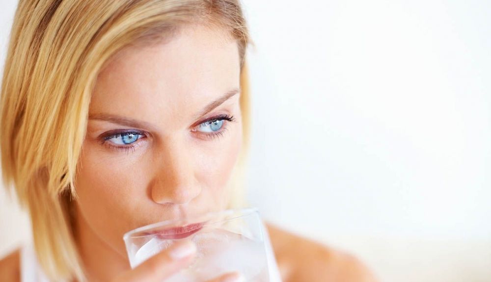 beber agua iStock 134194396
