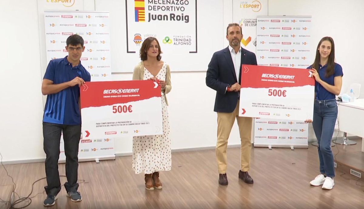 En la entrega de las becas Enervit, con el ciclista paralímpico Maurice Eckhard; Elena Tejedor, directora de la Fundación Trinidad Alfonso; Juan Fonseca, director general de Enervit España y la gimnasta de rítmica Polina Berezina.