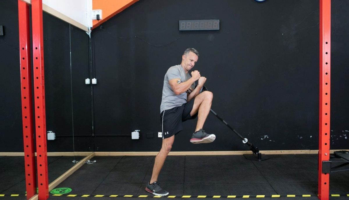 Squat a una pierna con landmine angulada 3 Squat a una pierna con landmine angulada 3