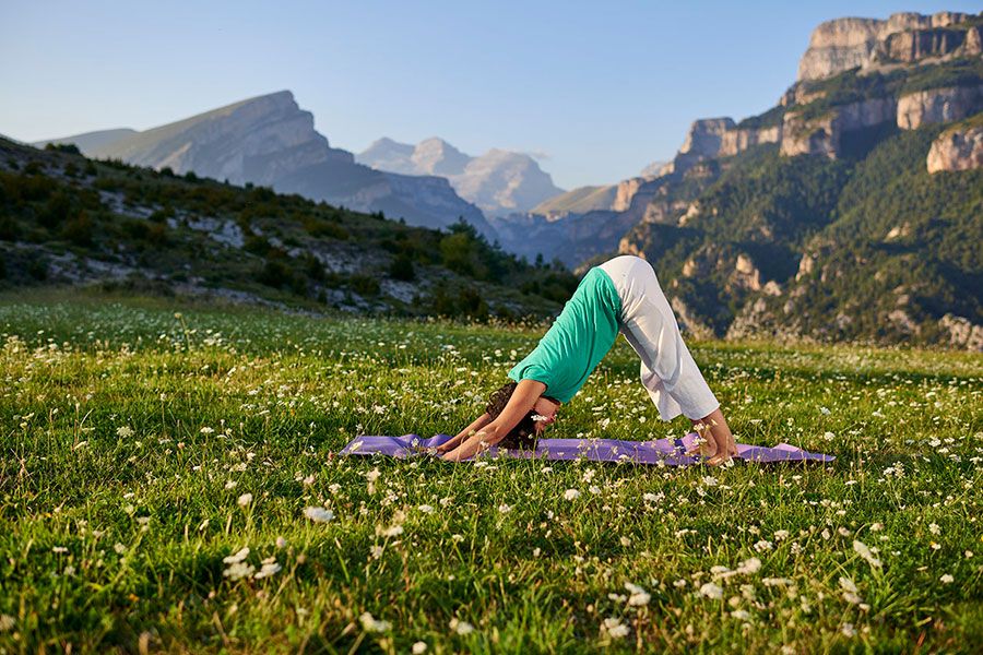 Yoga en el Pirineo con Casa Cuadrau
