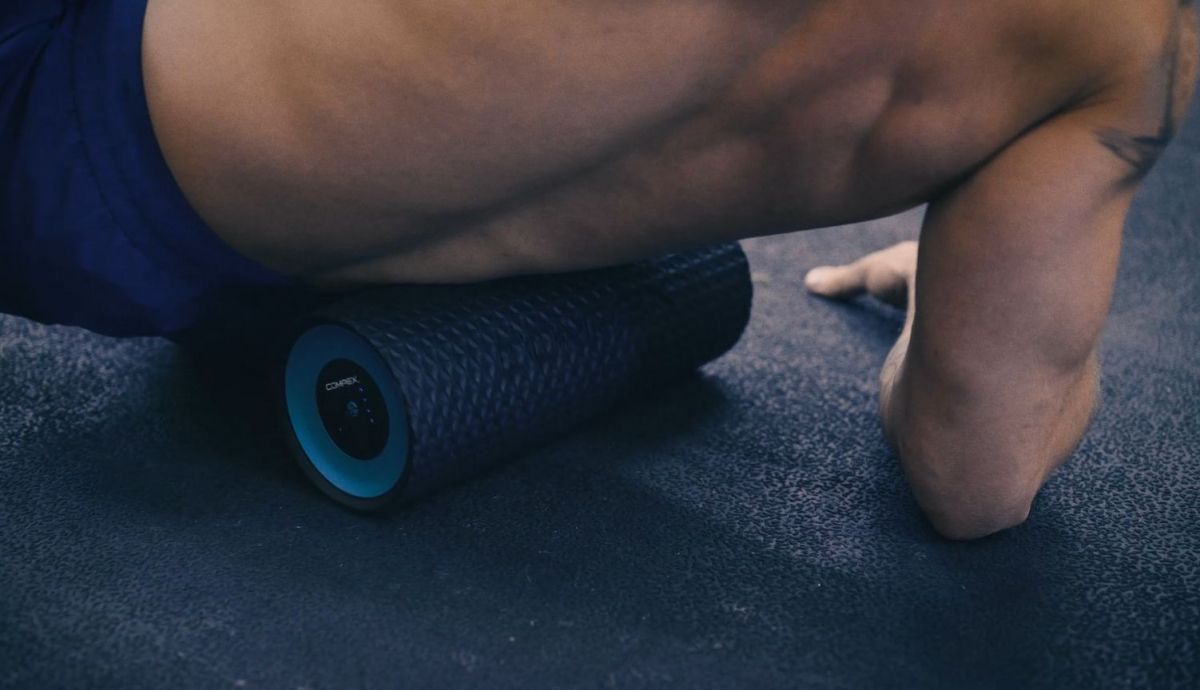 Todos deberíamos estirar y masajear la zona lumbar, un área con musculatura muy tónica que trabaja todo el día.