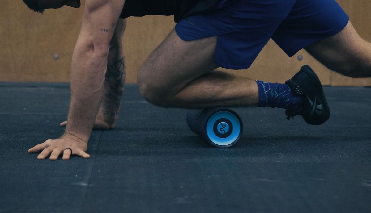 Muchos corredores sufren de periostitis en el tibial anterior y en algunos casos lo más sencillo y eficaz para aliviarla es un masaje sobre la zona.