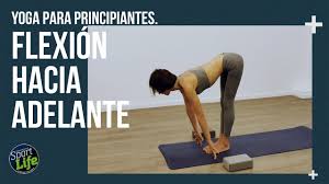 Uttanasana o Flexión de Pie hacia delante