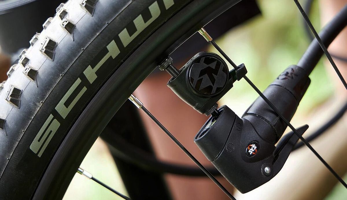 Con Airspy se hinchan las ruedas como con cualquier otra válvula de bicicleta