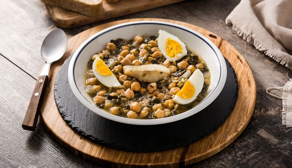 Potaje de garbanzos espinacas y huevo Potaje de garbanzos espinacas y huevo