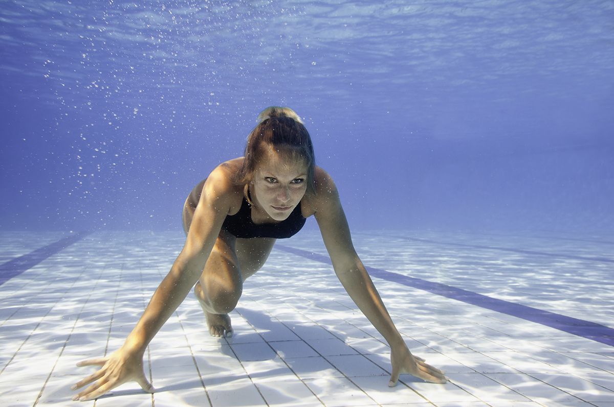 correr piscina iStock 156575495