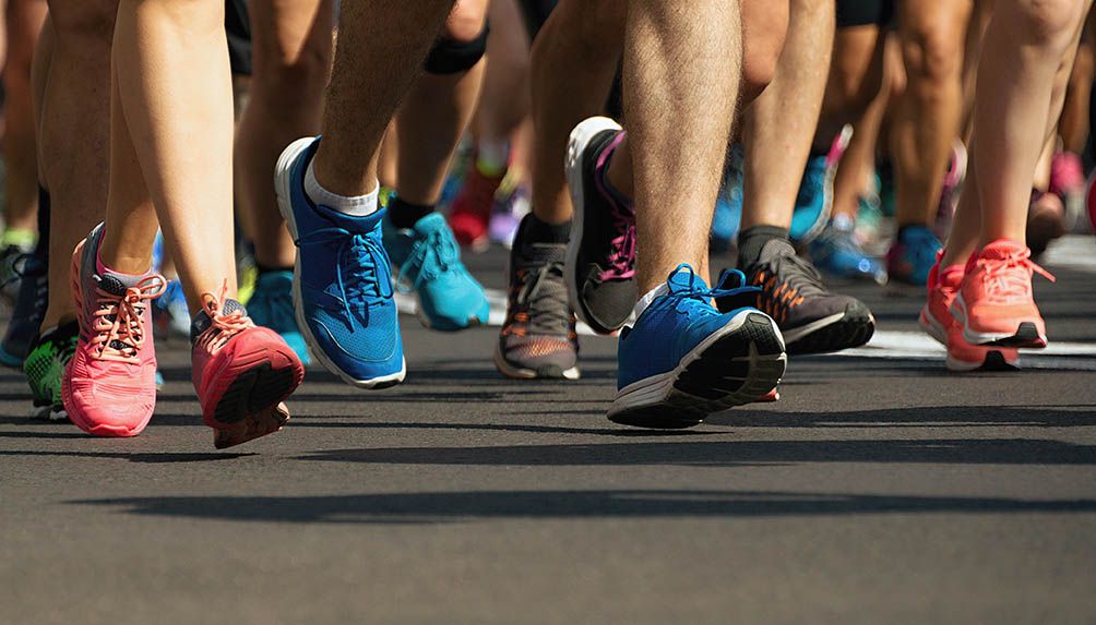correr zapatillas pies iStock 879557554 correr zapatillas pies iStock 879557554