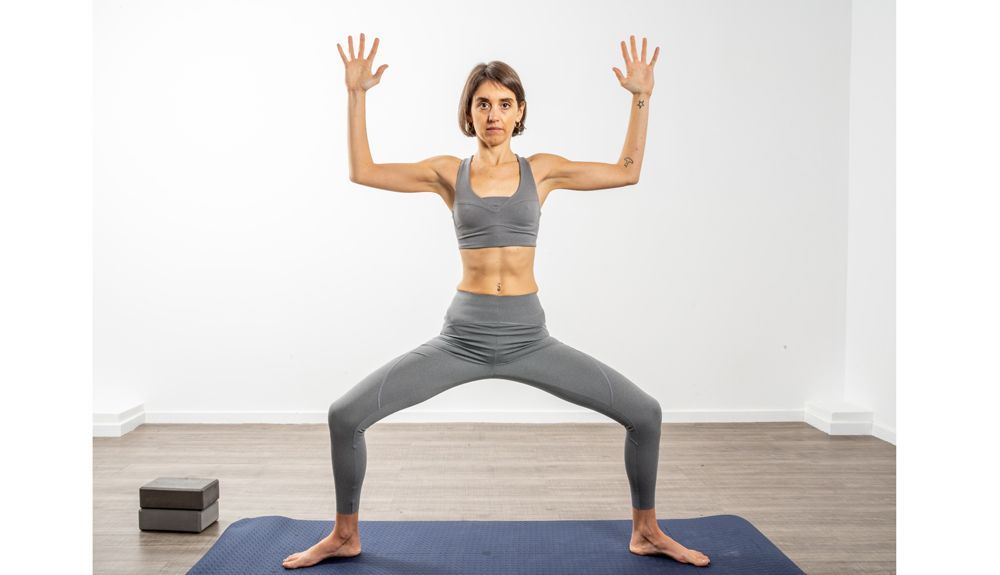 Postura de la Diosa YogaFit5 Postura de la Diosa YogaFit5