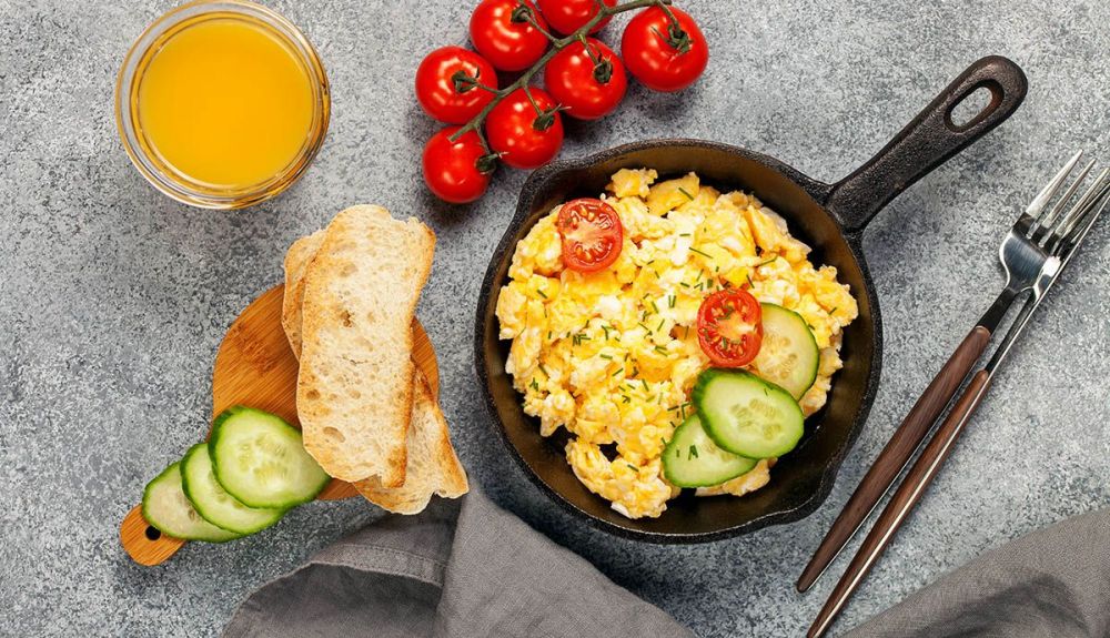 huevos revueltos quitar pan iStock 1148975119 huevos revueltos quitar pan iStock 1148975119