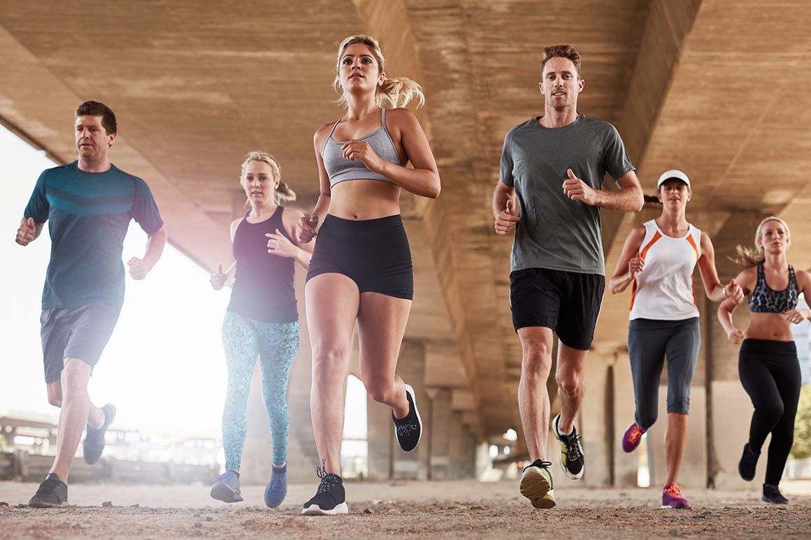 correr calentamiento grupo iStock 521693442 correr calentamiento grupo iStock 521693442