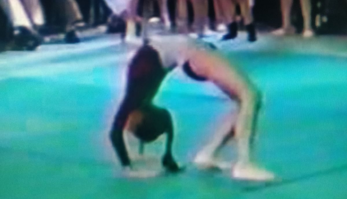 Sara Carmona de pequeña en competición de gimnasia Sara Carmona de pequeña en competición de gimnasia