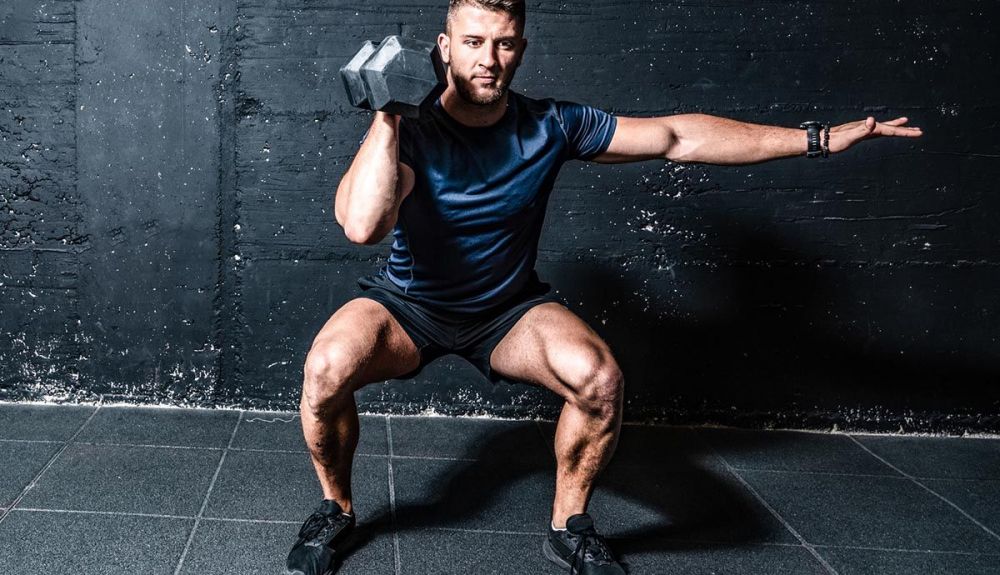 gym mancuerna fuerza iStock 1173847966