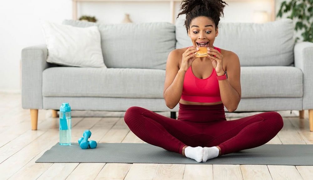 error comer comida procesada hamburguesa iStock 1273277580