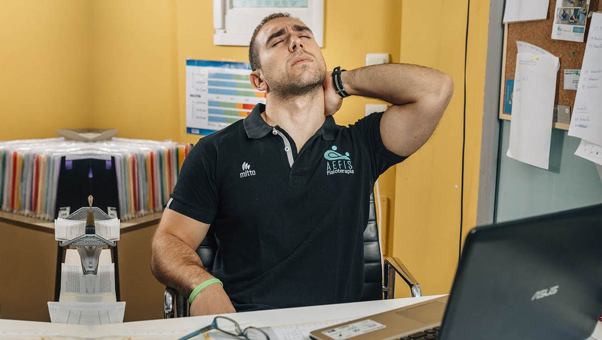 Estiramientos para hacer en casa después de la oficina o del teletrabajo