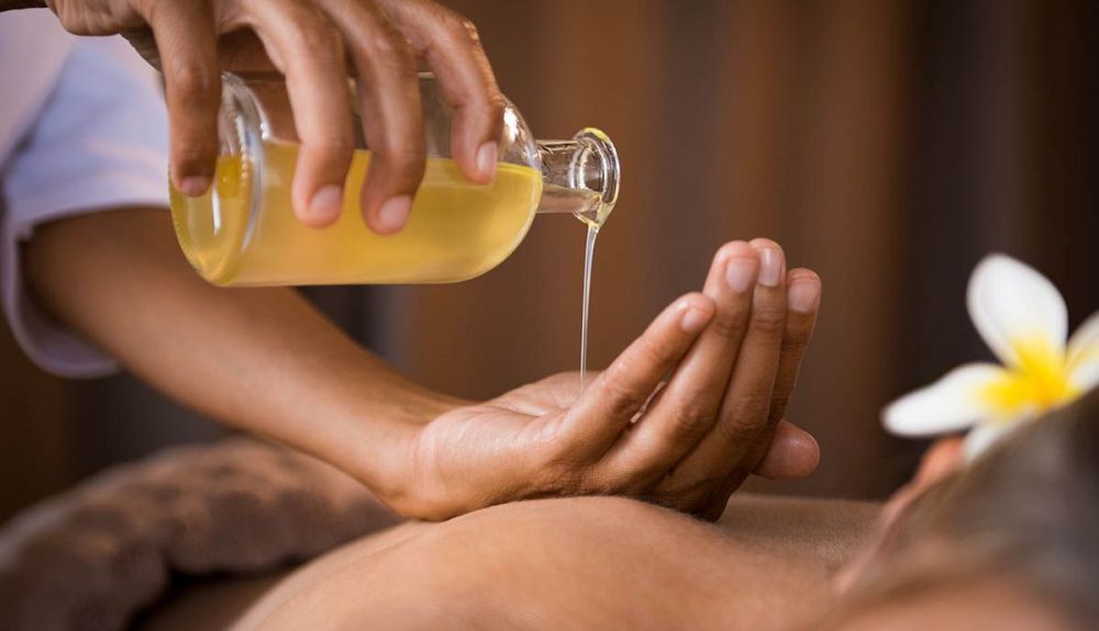 ayurveda aceite masaje spa iStock 994810170 ayurveda aceite masaje spa iStock 994810170