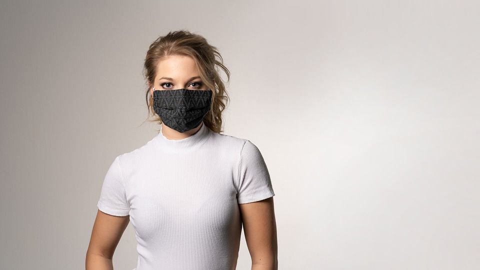 El 62 % de los españoles seguirán llevando mascarilla de manera voluntaria