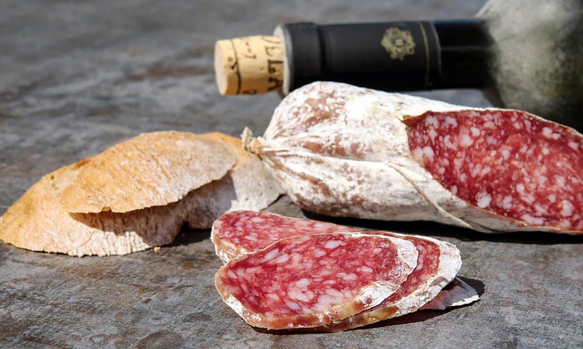 Comer la piel del embutido