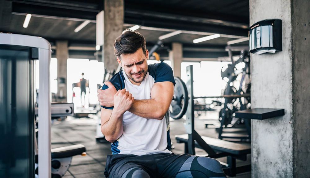 lesion hombro gym iStock 1132086672 lesion hombro gym iStock 1132086672