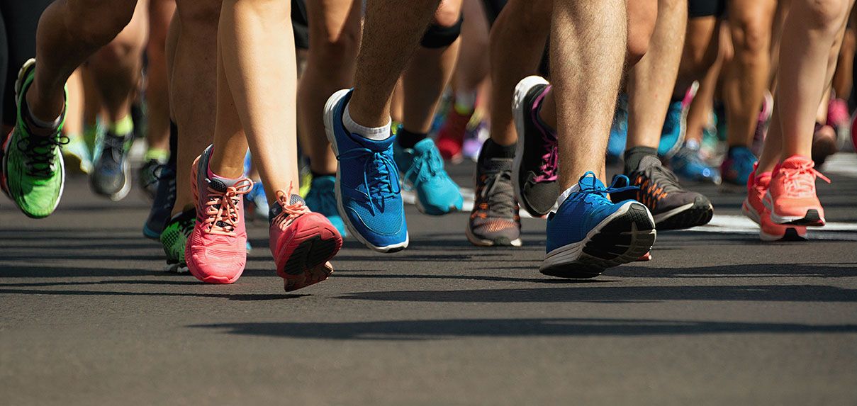 correr zapatillas pies iStock 879557554 correr zapatillas pies iStock 879557554