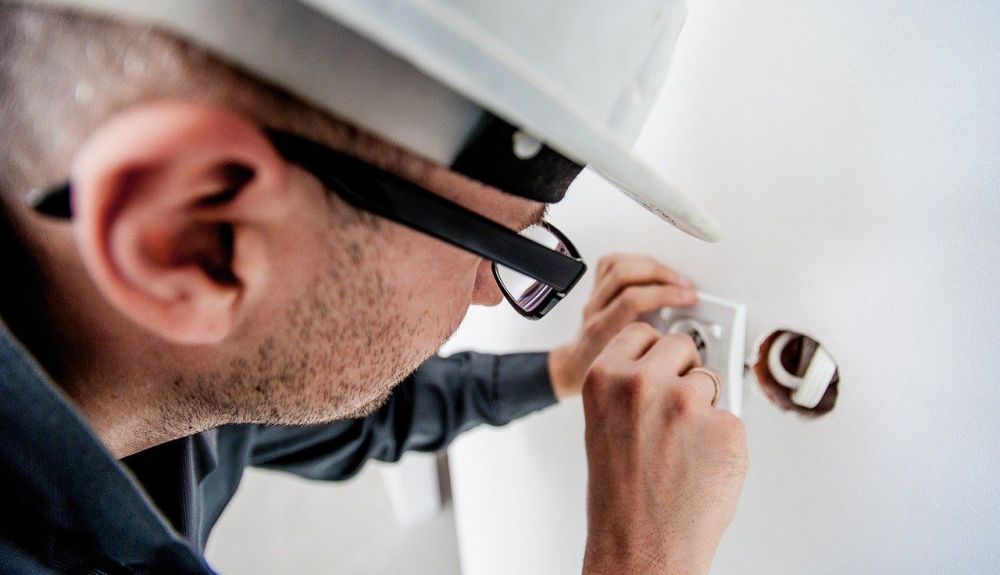 electrician 1080554 1280 electrician 1080554 1280