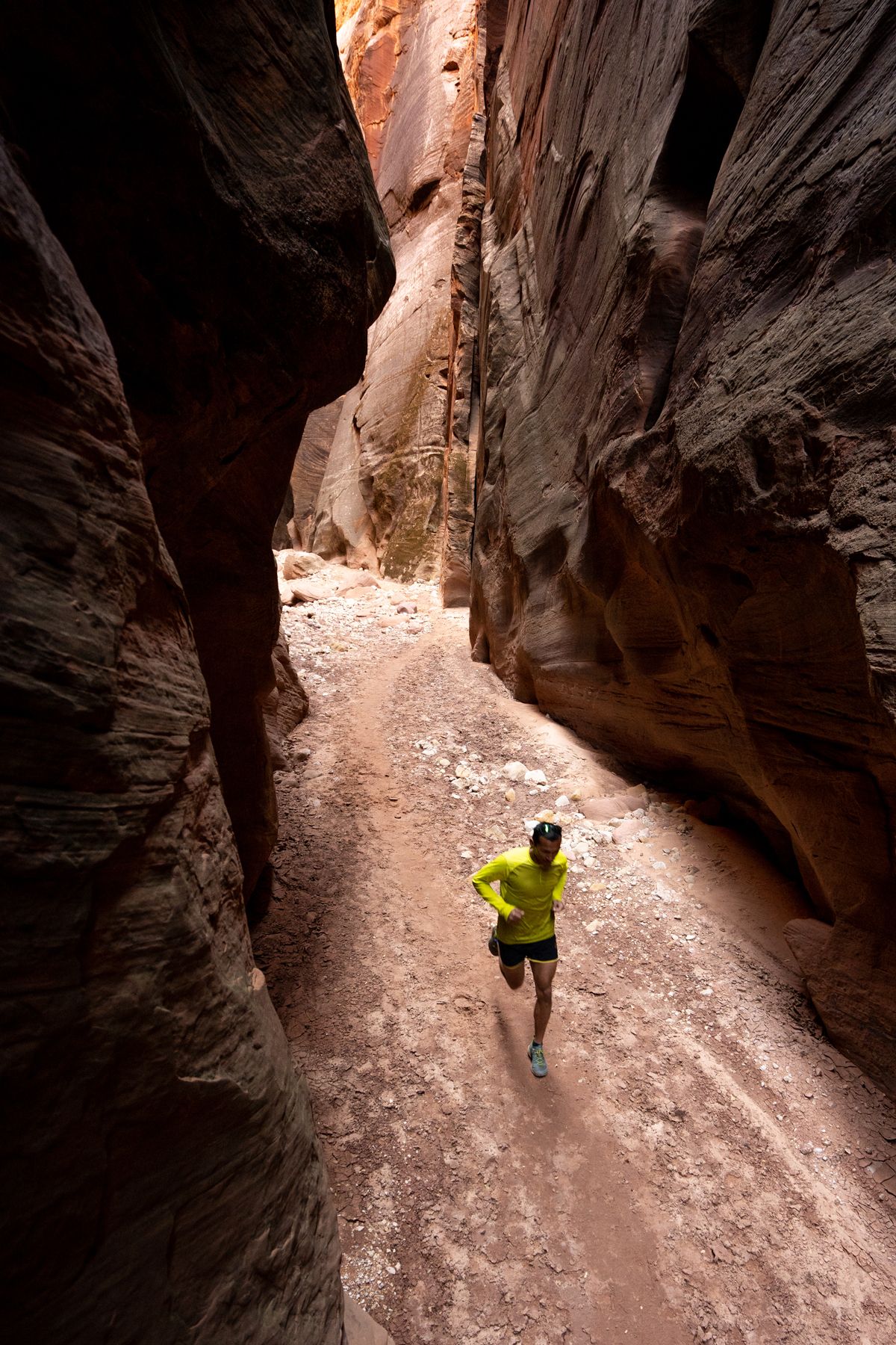 Para Genis Zapater naturaleza y deporte son todo uno. Aquí está corriendo por el espectacular cañón Buckskin Gulch de Utah.