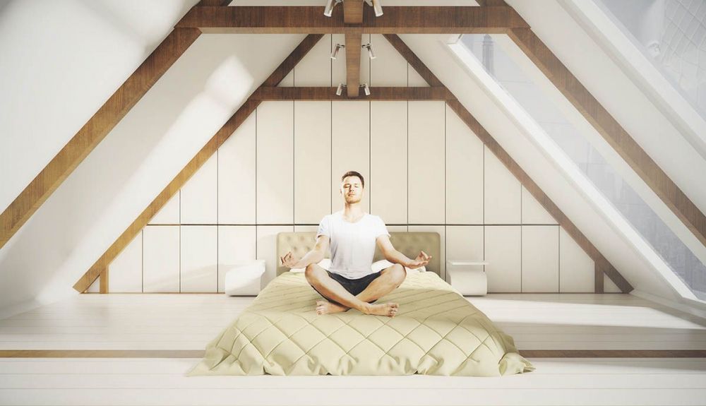 hombre meditando loft cama iStock 611310760 hombre meditando loft cama iStock 611310760
