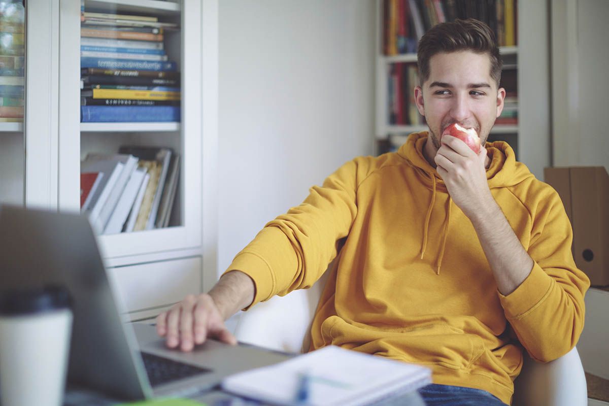 Comer más fruta y verdura para reducir estrés iStock 1093256196