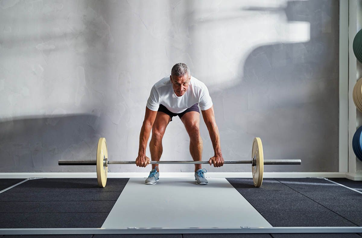fitness pesas senior iStock 911678234 fitness pesas senior iStock 911678234