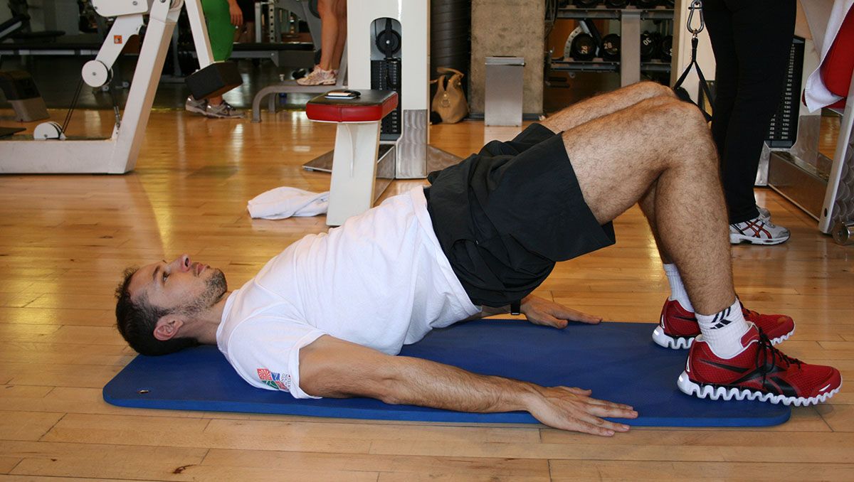 Curl femoral con elevación de cadera