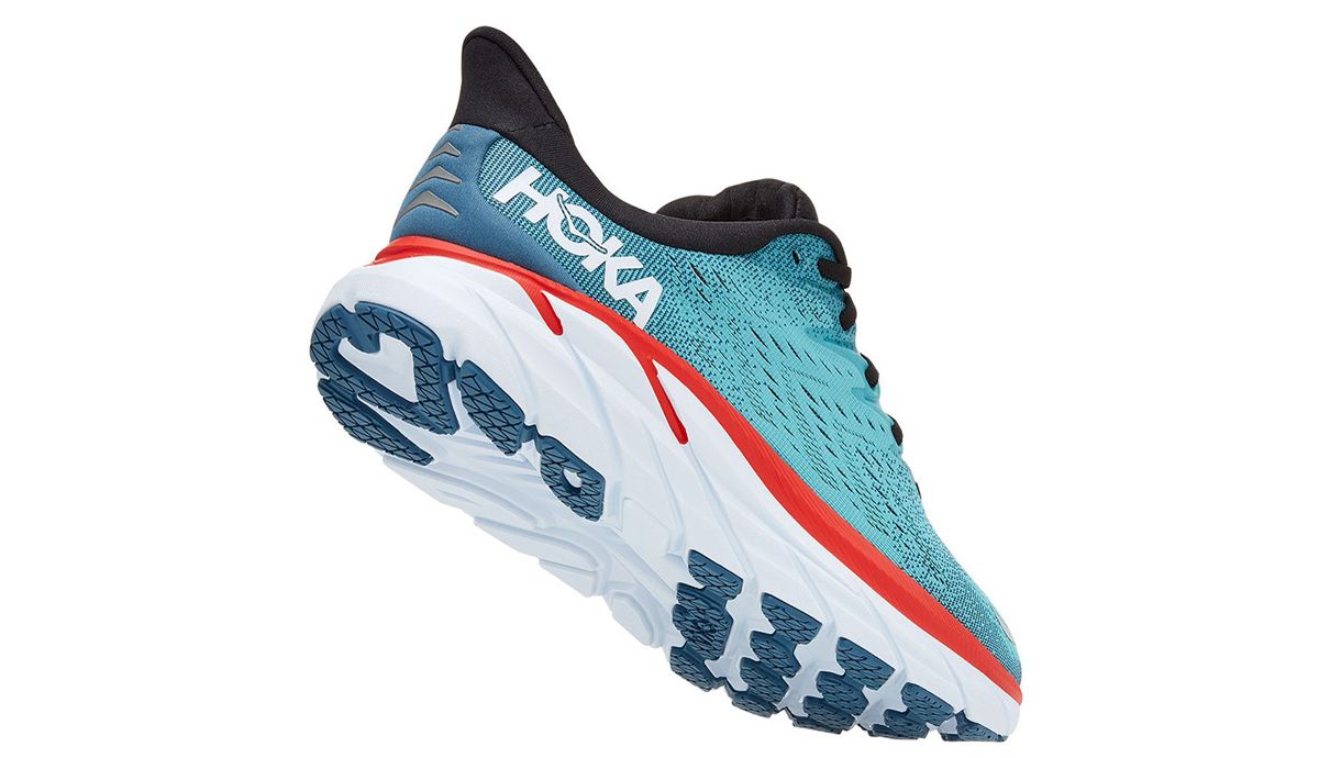 Además del color naranja también tienes este otro tono azul en las HOKA ONE ONE Clifton 8 Además del color naranja también tienes este otro tono azul en las HOKA ONE ONE Clifton 8