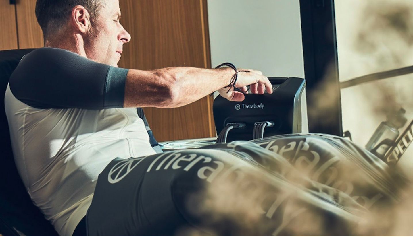 Therabody Recovery Air Pro es una herramienta perfecta para ciclistas, corredores y nadadores